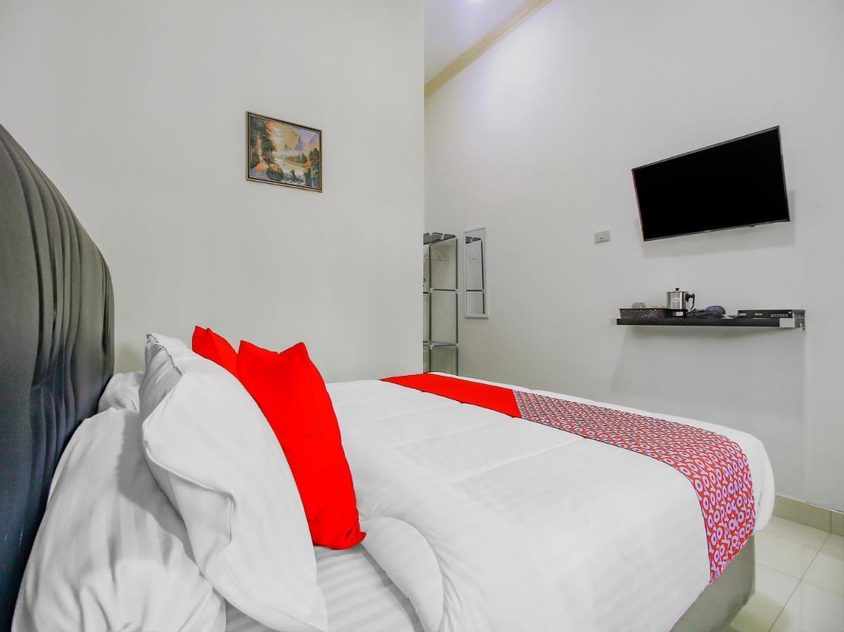 Oyo 90063 Silver Homestay Syariah Perabumulih Exterior photo